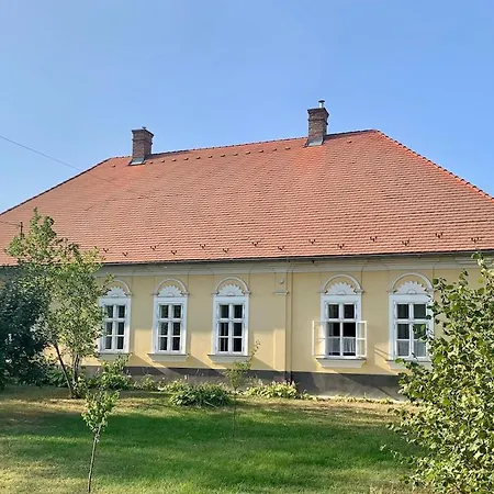 Dinnyés Kúria Appartement *