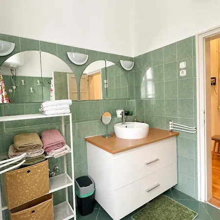 Apartament Dinnyes Kuria